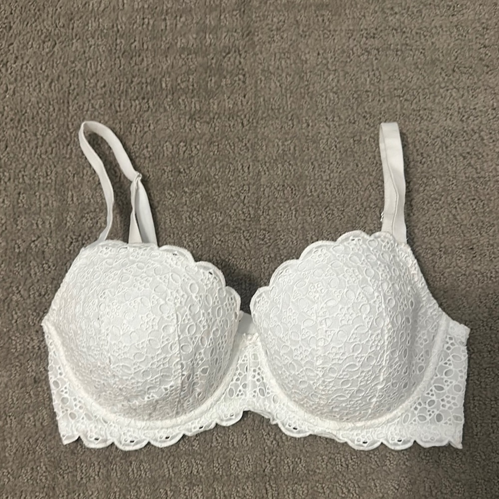 Victoria Secret White Lace Bra 32DD